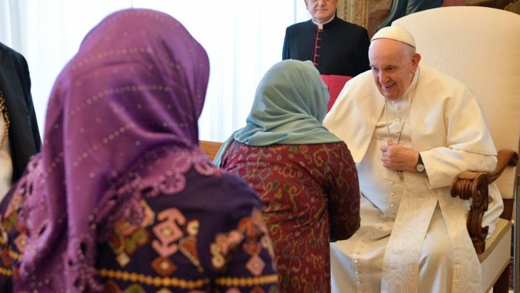El papa escucha