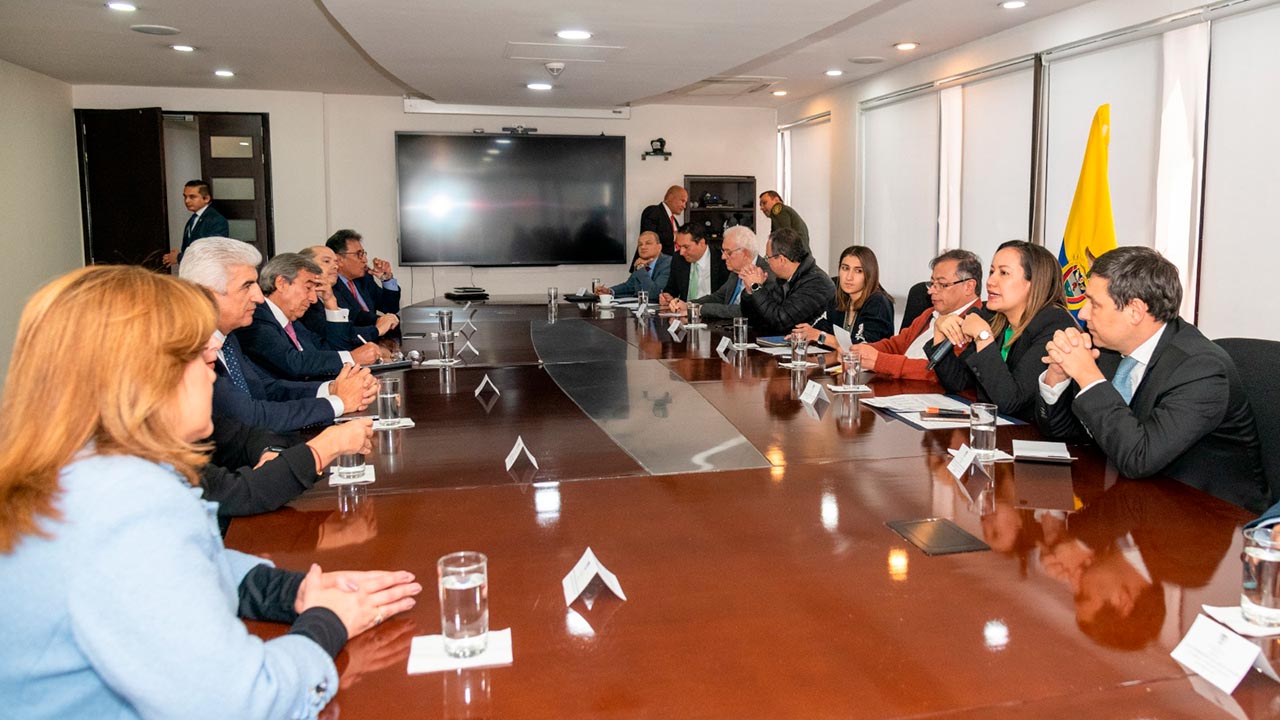 Gobierno sigue concertando la reforma al sistema de salud.