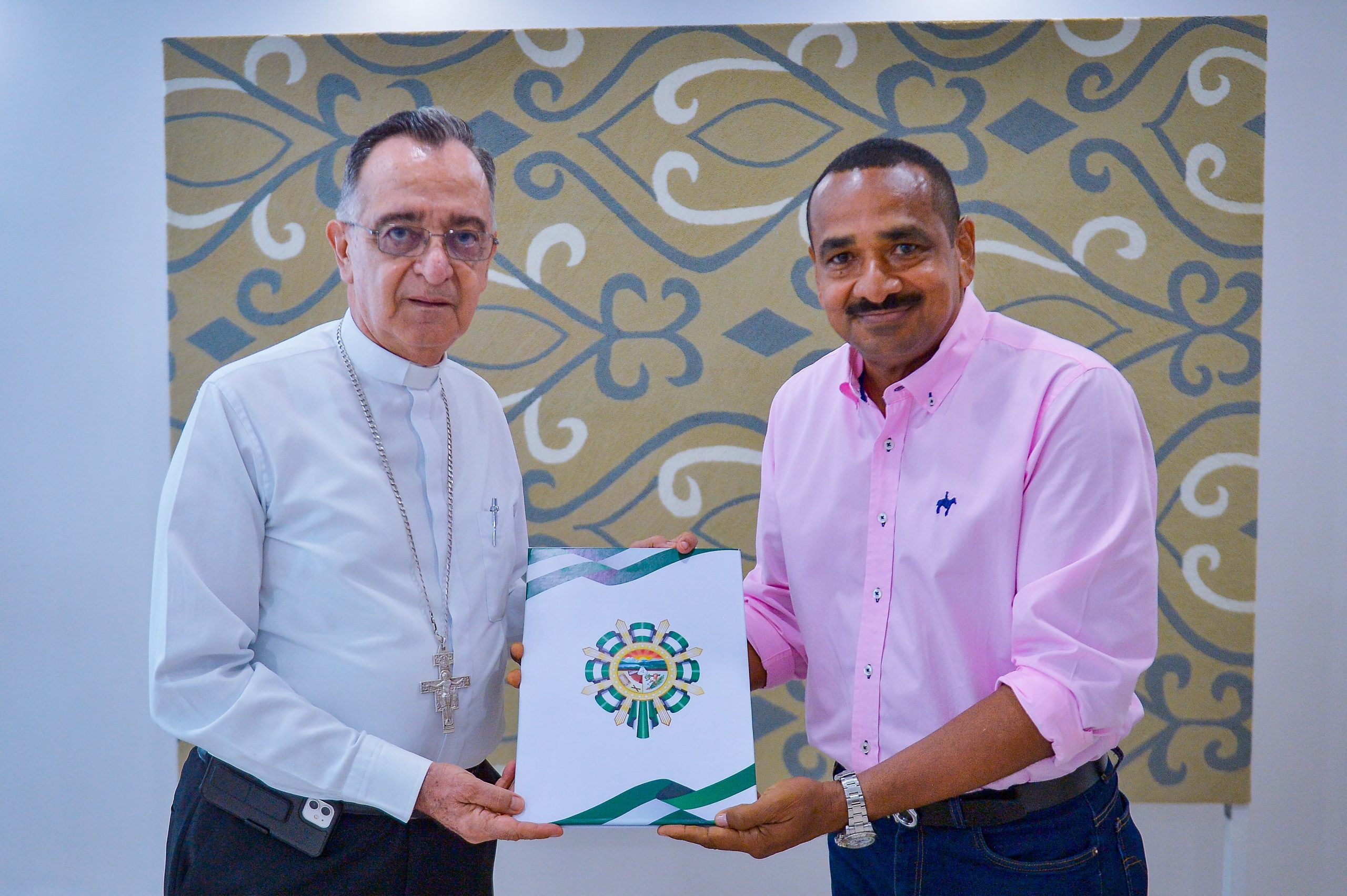 Gobernación del Cesar y Diocesis de Valledupar firman convenio educativo.