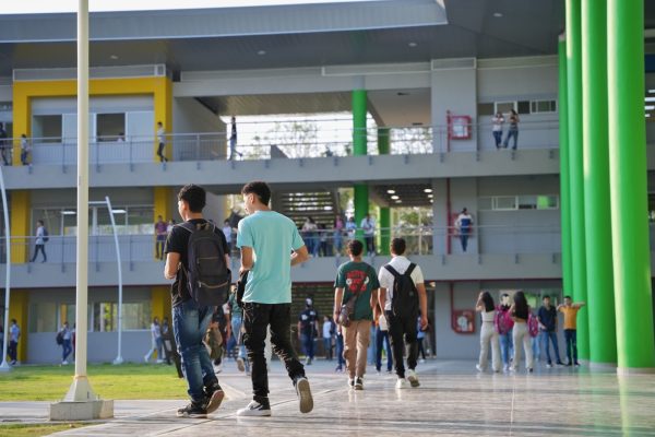 Estudiantes de Valledupar podrán salir hasta con 3 títulos en formación tecnológica.