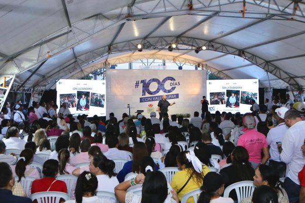 Ernesto Orozco entregó informe de 100 Días de Gobierno