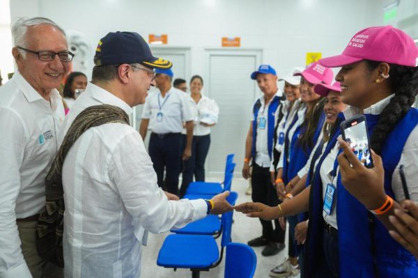 Petro entregó un Cntero Médico en Media Luna Cesar.