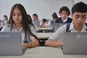 Diez mil computadores para los colegios del Cesar