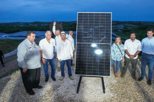 Presidente invita a los alcaldes del Caribe a construir parques solares.