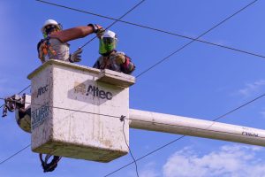 Los mercaderes de la energía están robando al pueblo.