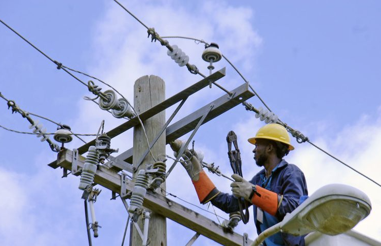 Alerta por deuda en servicio de energía y gas.
