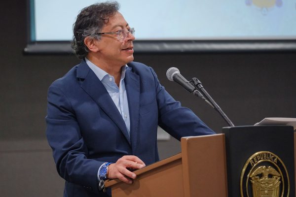 Petro solicita auditoría en municipios sobre salud y educación.