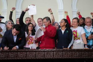 Petro volverá a radicar la Consulta Popular.