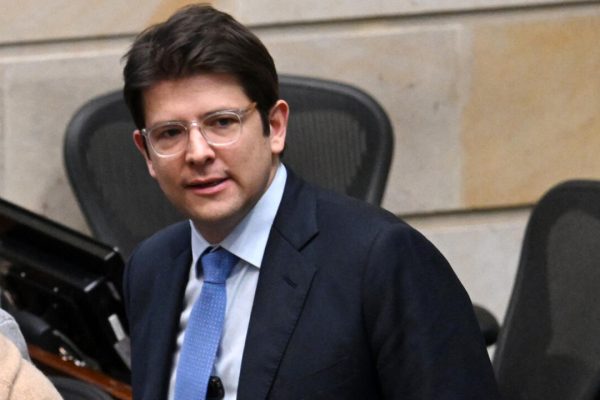 Investigación por atentado contra Miguel Uribe Turbay Investigación por atentado contra Miguel Uribe Turbay.