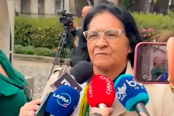 Leonor Zalabata reafirma respaldo al proceso de paz.