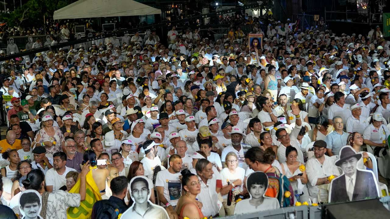 Petro pidió perdón por genocidio político.