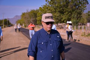 Asfalto para vía Los Corazones a las Raíces.