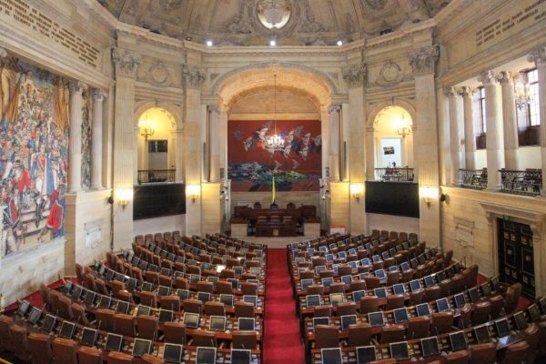 EL ÚNICO PODER QUE EXISTE EN COLOMBIA.