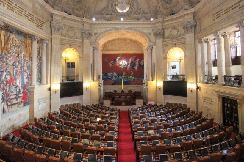 EL ÚNICO PODER QUE EXISTE EN COLOMBIA.