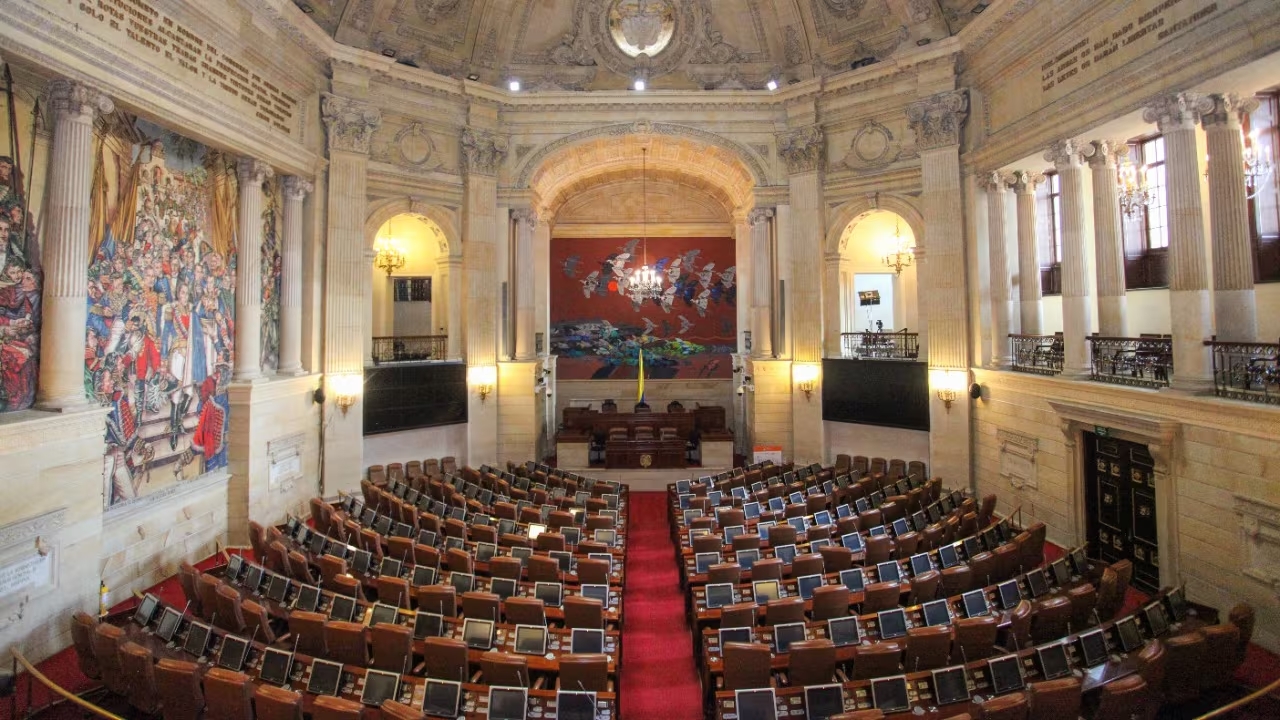 EL ÚNICO PODER QUE EXISTE EN COLOMBIA.