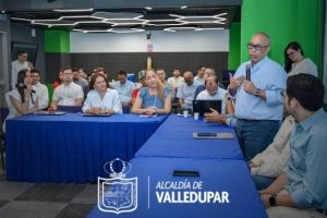 Ernesto Orozco fortalece su gobierno.