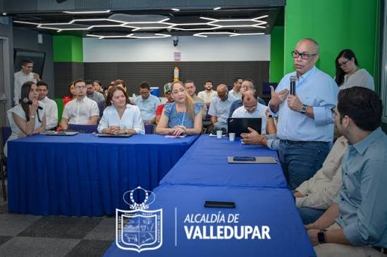 Ernesto Orozco fortalece su gobierno.